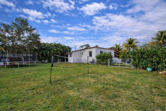 Building Photo - 3780 SW 1st St