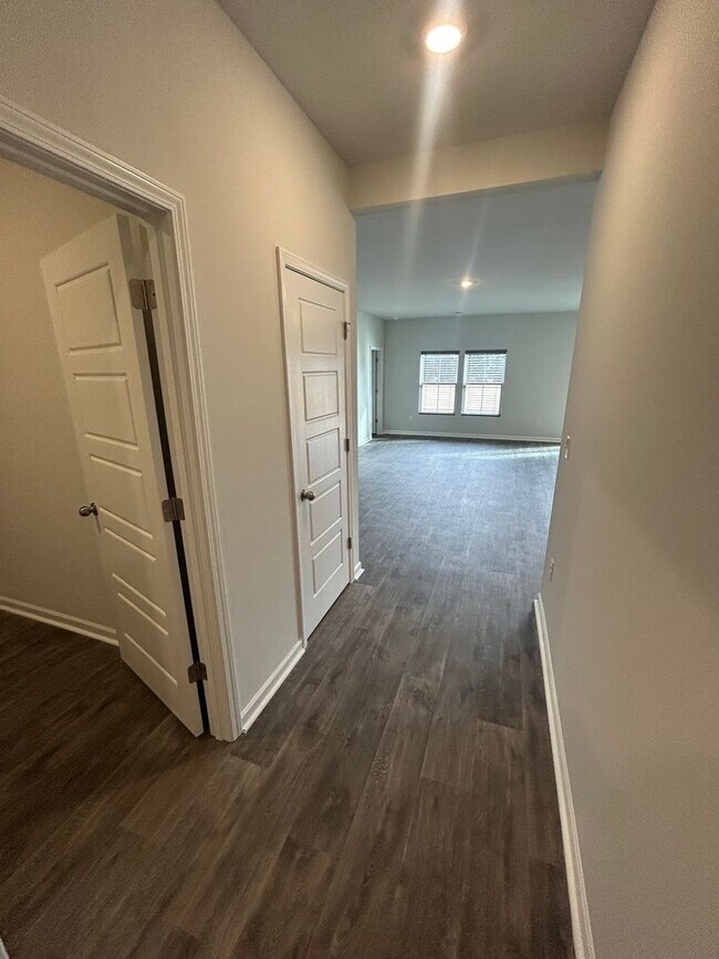 Building Photo - Field View 4BD/ 2BA