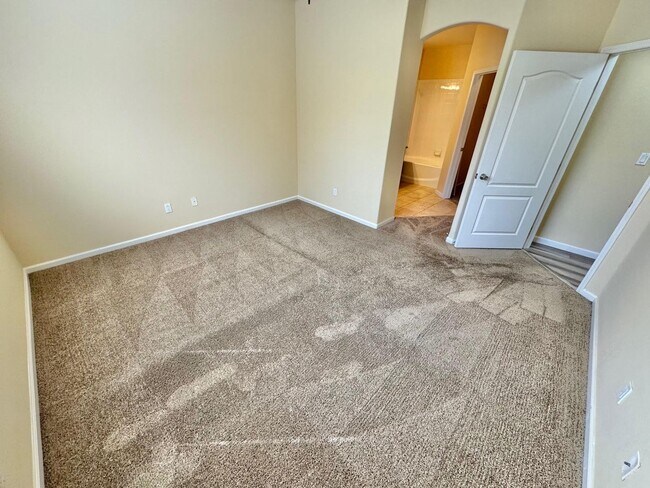 Building Photo - ABSOLUTELY STUNNING 2 BEDROOM, 2 BATHROOM CONDO LOCATED IN THE GATED COMMUNITY OF PACIFIC CREST I...