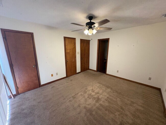 Building Photo - 5925 Labonte Dr