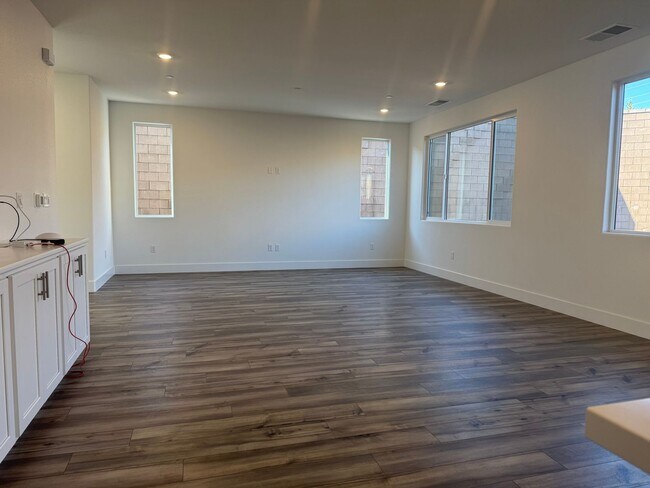 Building Photo - New Folsom home with solar!