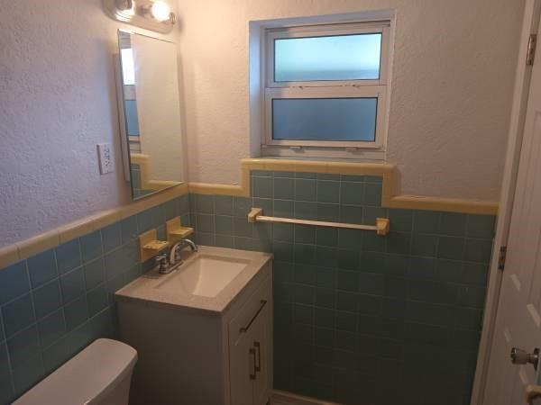 Building Photo - 1561 SW 30th St