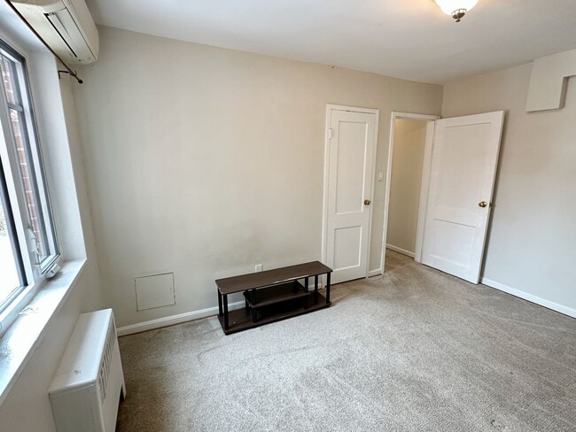 Building Photo - Beautiful 2 - bedroom condo in the award-winning Bethesda Parkside community!