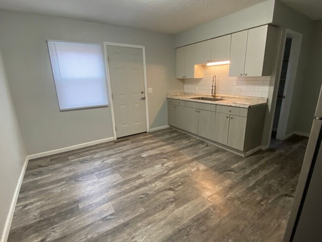 Building Photo - 5428 N Division St