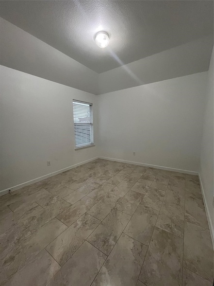 Building Photo - 6304 Spring Ranch Dr
