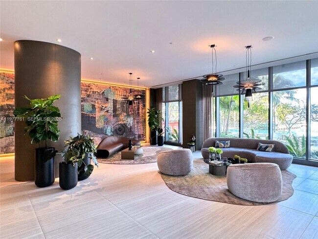 Building Photo - 460 NE 28th St