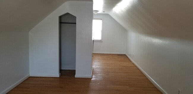 Building Photo - A Charming 3 Bedroom Bungalow, Hardwood Floors, Fenced in Backyard