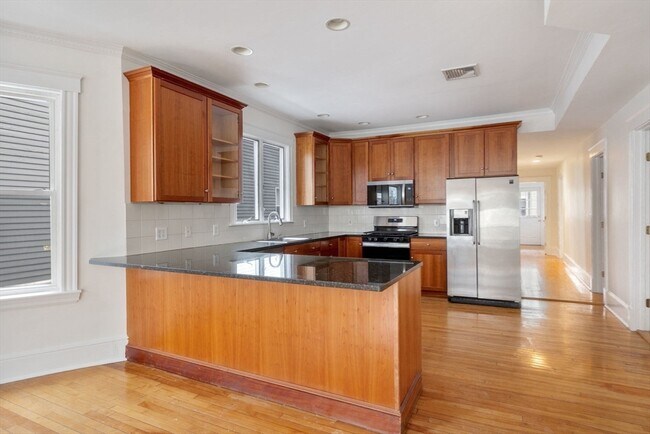 Building Photo - 114 Trowbridge St