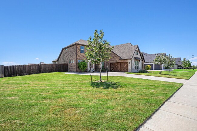 Building Photo - Exquisite 5-Bedroom, 3.5-Bath on 0.46 Acre...