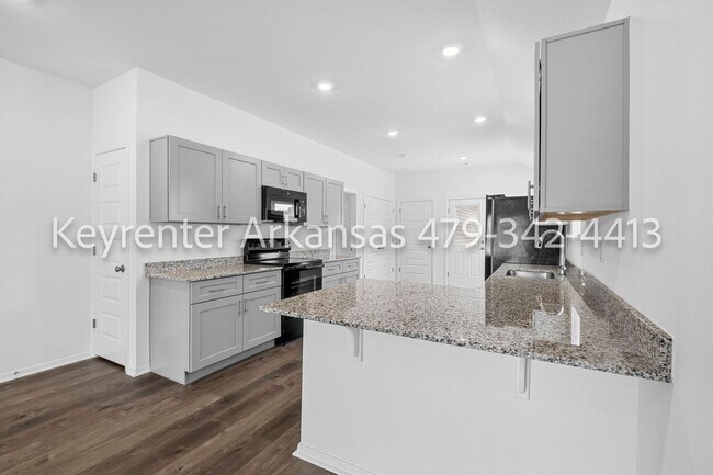 Building Photo - Stunning Newer Construction in Fayetteville!