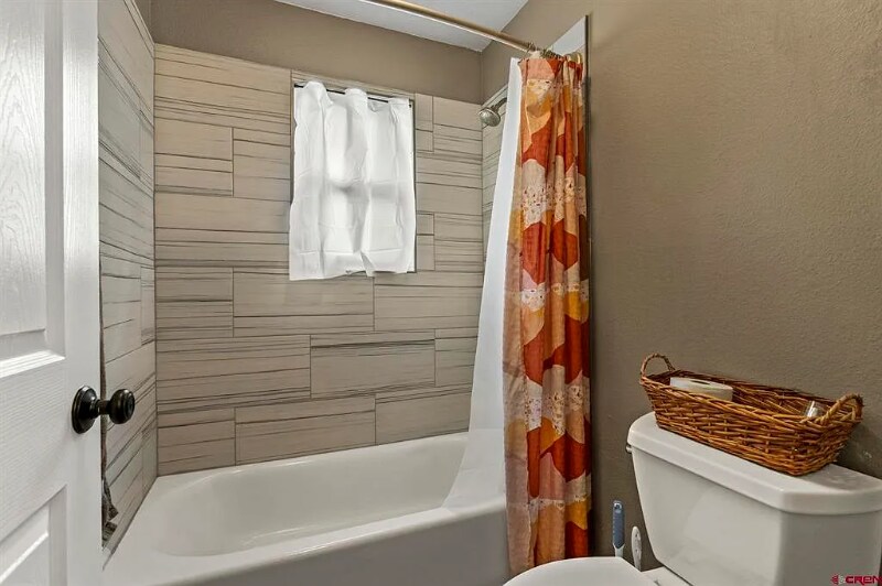 Building Photo - 1212 Avenida Del Sol