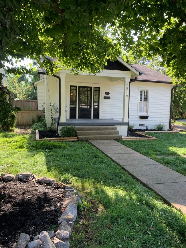 Primary Photo - 2219 Lindell Ave