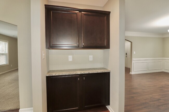 Building Photo - Spacious 4-Bedroom Home with Fireplace in Fayetteville, NC - A Must-See Rental Property!