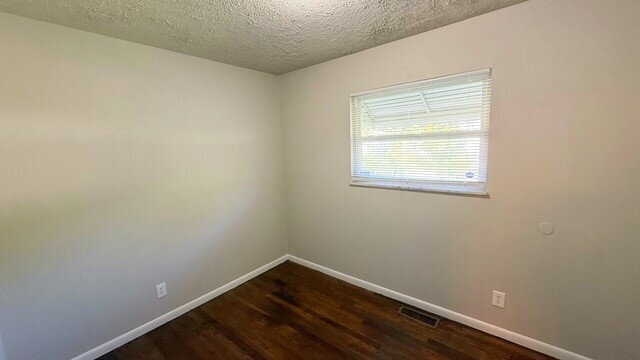 Building Photo - SOUTH EAST/BEECH GROVE 3 BEDROOM 1.5 BATH RANCH RECENTLY UPDATED!