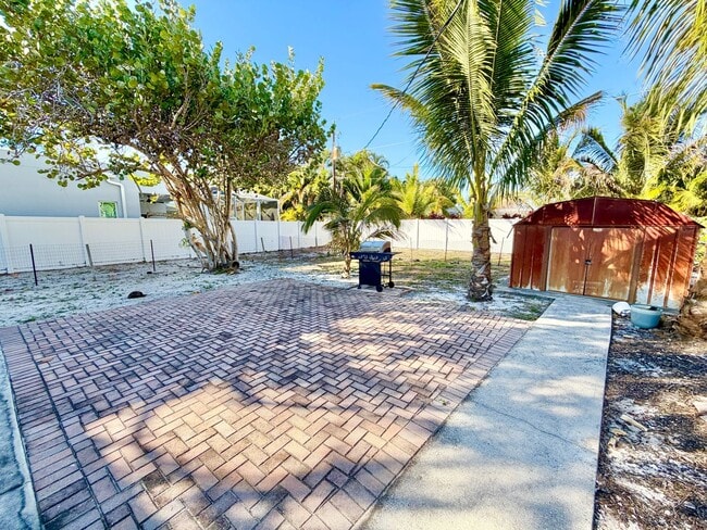 Building Photo - RFR (543 103rd Ave)