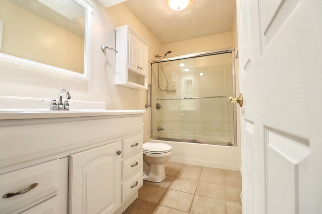 Building Photo - 2 Bedroom/2 Bath Townhouse near Stadium - ...