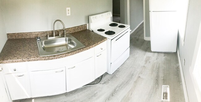 Building Photo - ALL ELECTRIC! 1Bed/1Bath Single Family Home! Newly Renovated!