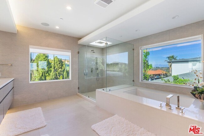 Building Photo - 2189 Summitridge Dr