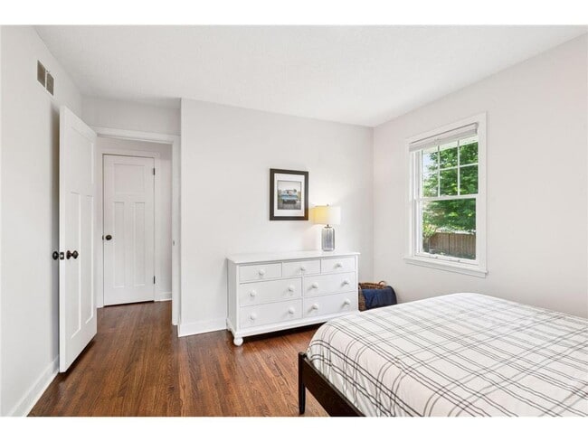 Building Photo - 5041 W 56th St