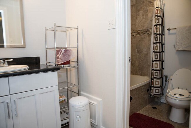 Building Photo - 1112 Bering Dr