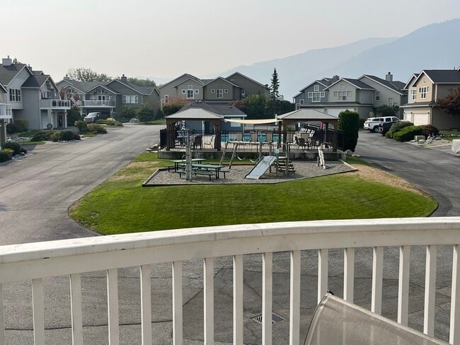 Building Photo - 217 E Pkwy Dr