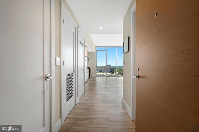 Building Photo - 930 Rose Ave