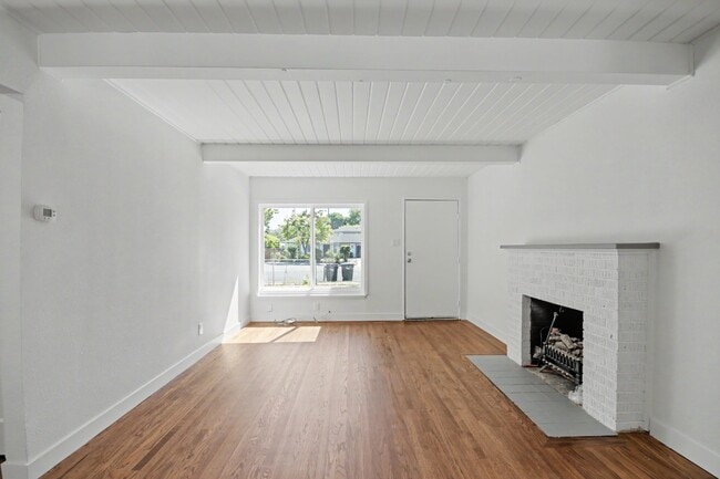 Building Photo - 1125 Henderson Ave