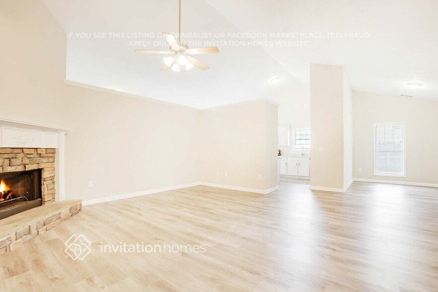 Building Photo - 613 Point Oak View