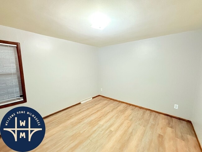Building Photo - 2645 S Kinnickinnic Ave