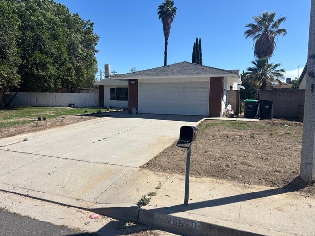 Building Photo - 25899 Amapolas St