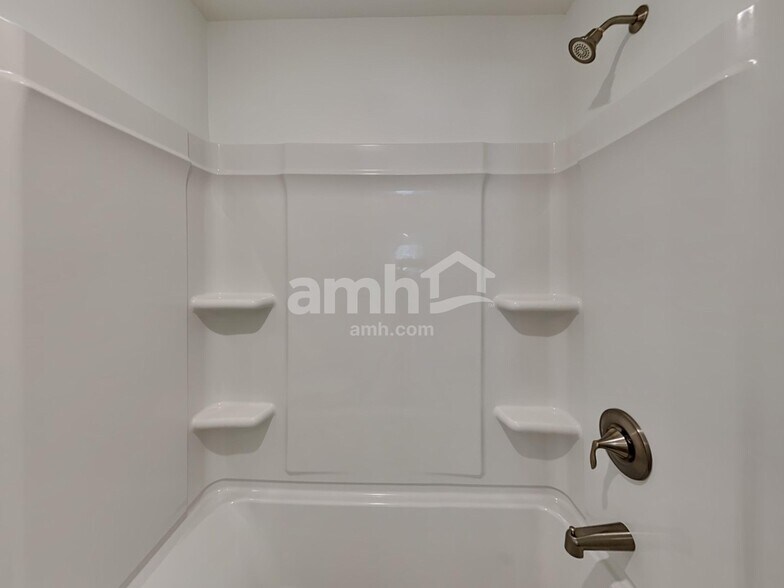 Building Photo - 50 Pointe Dr