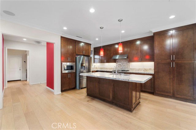 Building Photo - 206 Bancroft