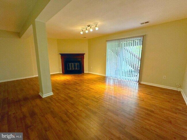 Building Photo - 11747 Lone Tree Ct