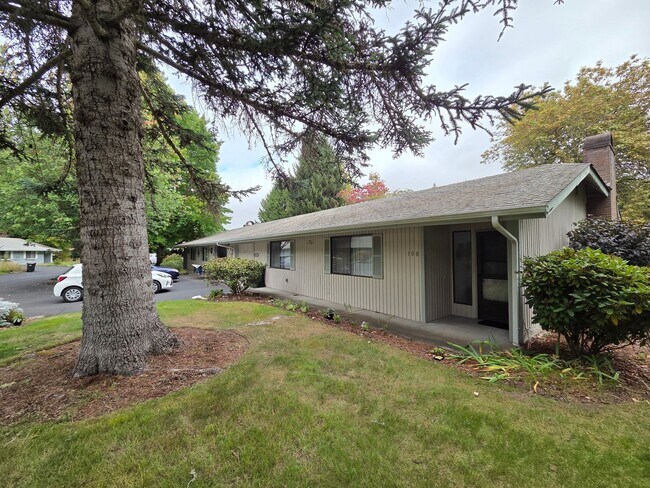 Building Photo - 3300 Carpenter Rd SE