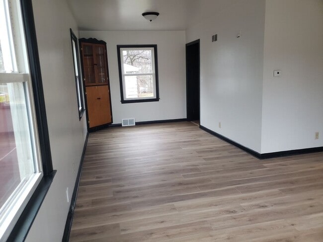 Building Photo - 2237 W Rohr Ave