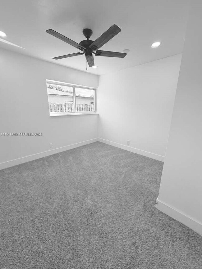 Building Photo - 134 SW 14th Ave