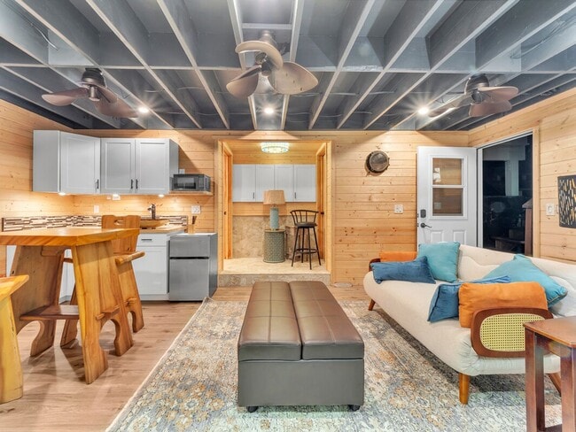 Building Photo - Oceanfront Estate: The Honolii Hale