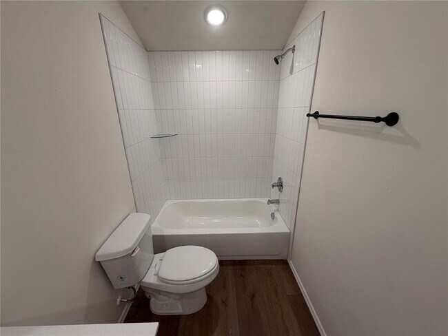 Building Photo - 303 Aaran Way