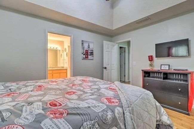 Building Photo - 483 Oak Dr SE