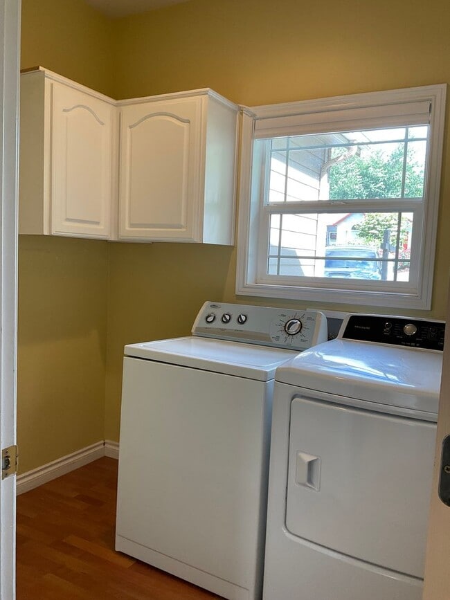 Building Photo - Beautiful House in Desirable South Gateway...