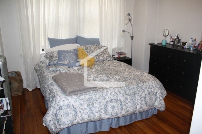 Building Photo - Great Value 4-bed, 2-bath w/ Heat/ Hot Water Included