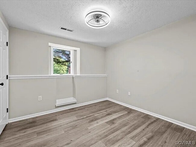 Building Photo - 7604 Roscommon Ct