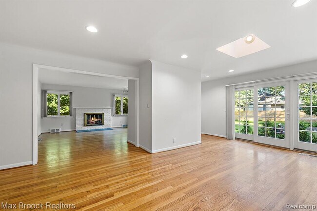 Building Photo - 966 Woodlea St