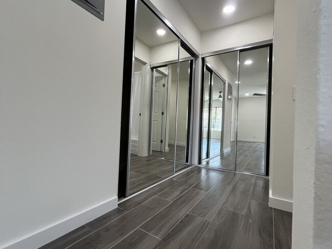 Building Photo - Upgraded Downstairs One Bedroom Unit in Orange
