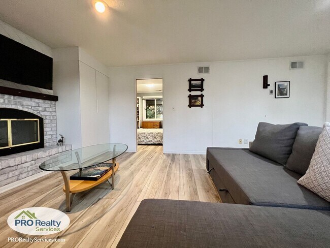 Building Photo - Recently Remodeled 4 Bedroom Home