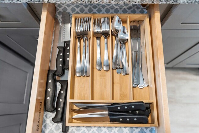 Building Photo - 8 N St