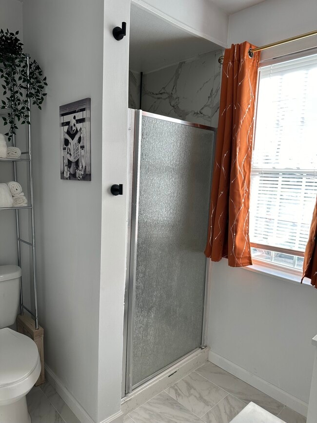 Building Photo - 3826 W 9th St