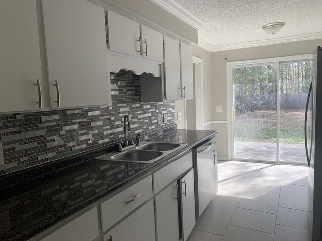 Building Photo - 805 Hidden Hollow Cir