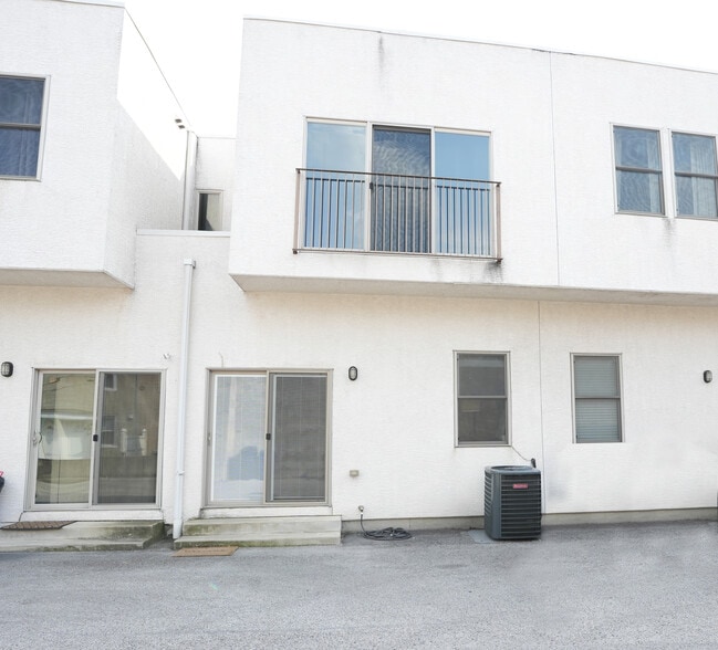 Building Photo - 341 Cantrell St