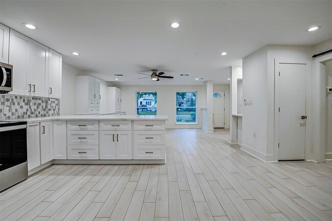 Building Photo - 5541 Aspen St